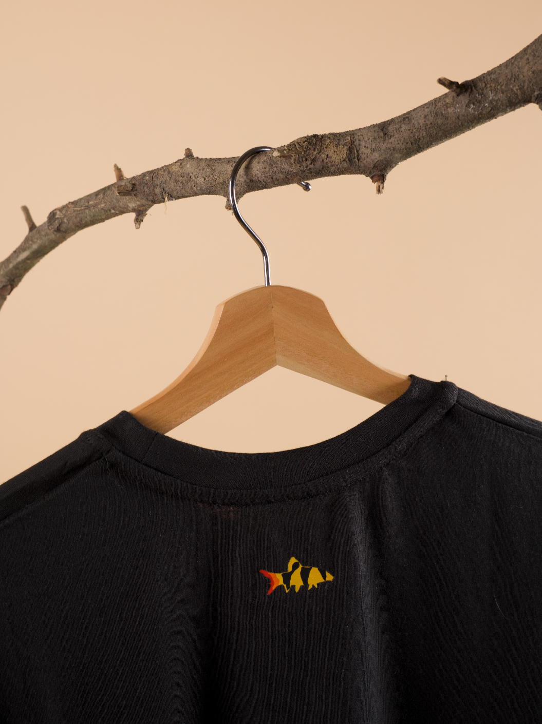 LOCHA BLACK T-SHIRT